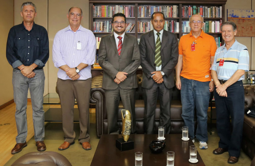 Saulo Rodrigues Filho, Afonso Maria da Silva, conselheiro Cláudio Terrão, presidente do TCEMG, Ernandes Roque de Paula Filho, José Antônio Moraes e José Geraldo de Carvalho (Foto: Su Bernardes)
